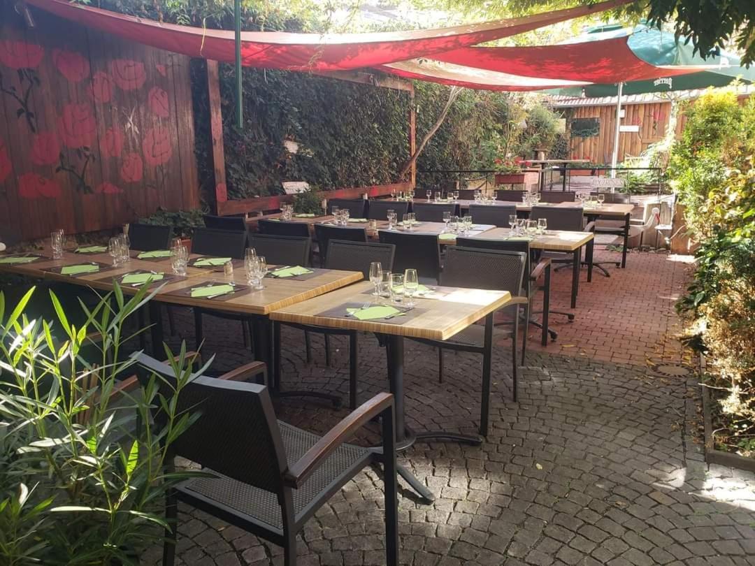 Hôtel Restaurant Aux Deux Roses Neuf-Brisach Exterior foto